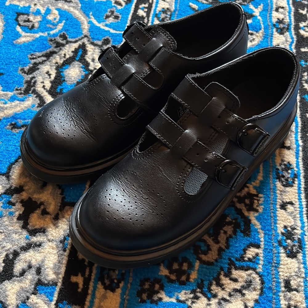 Size women’s Dr. Martins Mary Janes Black